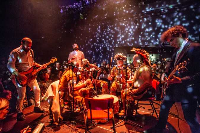  Yonatan Gat & The Eastern Medicine Singers live at TivoliVredenburg by Erik Luyten